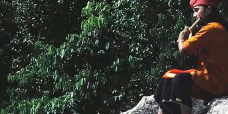 The Tale of the Malay Traditional Attire Singer from Sungai Siput