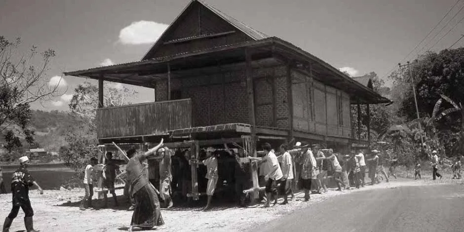Amalan Usung Rumah Yang Kian Dilupakan