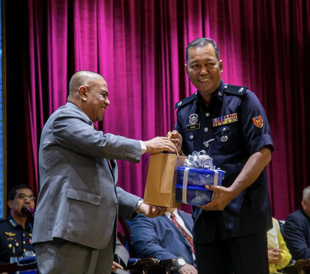 Kerajaan Perak Hargai Pasukan Beruniform Dengan Pek Juadah Raya Sempena Aidilfitri