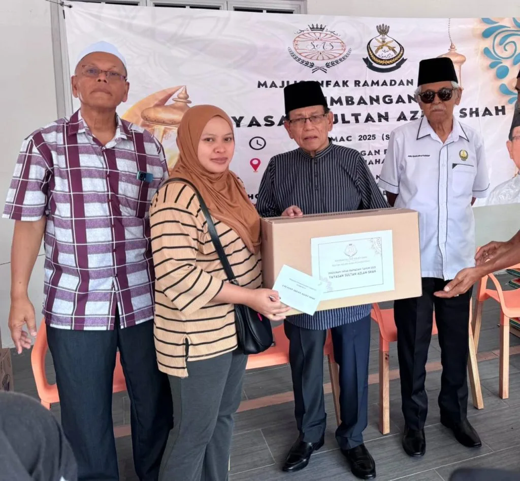 Yayasan Sultan Azlan Shah Ringankan Beban 71 Asnaf di Hilir Perak Melalui Infak Ramadhan 2025