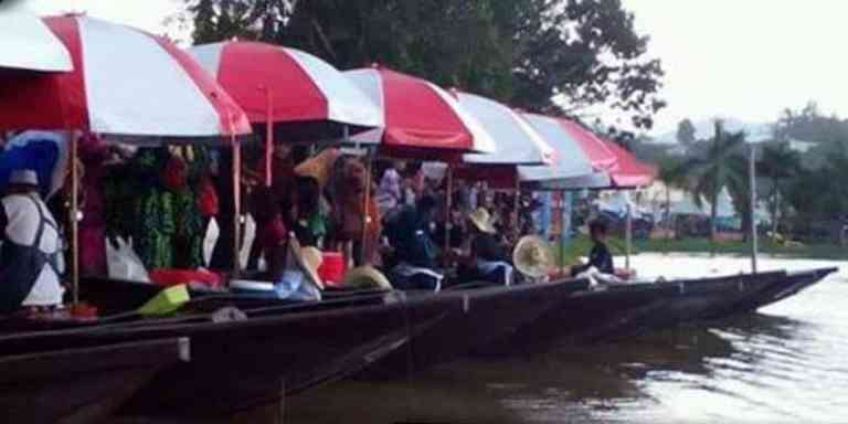 Perak Pun Ada Floating Market Di Pengkalan Hulu