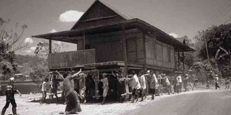 Amalan Usung Rumah Yang Kian Dilupakan