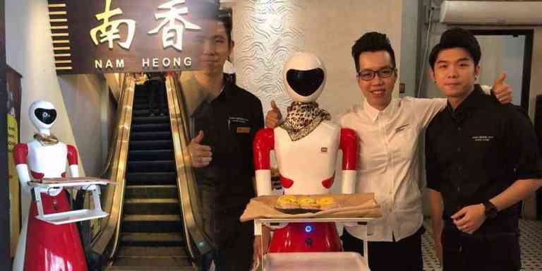 Robot Pelayan Restoran Pertama Malaysia Ada Di Ipoh, Perak