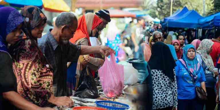 Uniknya Pekan Jumaat Di Kampung Sungai Bayor, Selama
