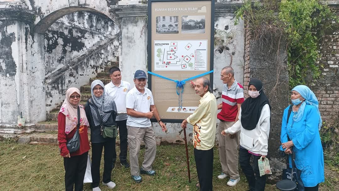 Papan Tanda Sejarah Rumah Besar Raja Bilah Dirasmikan