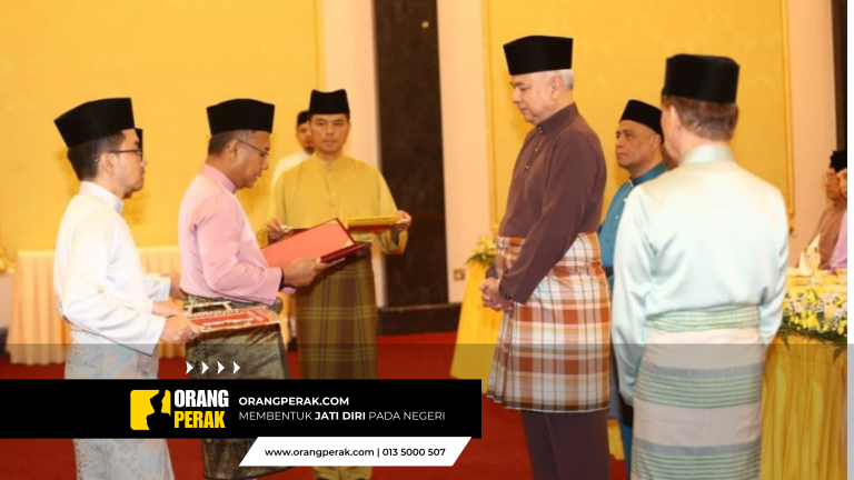 Sultan Nazrin Terima Zakat Perniagaan RM3.25 Juta di Istana Iskandariah