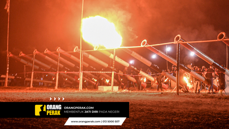 Meriam Kampung Talang Tradisi Yang Menggegarkan Malam Raya