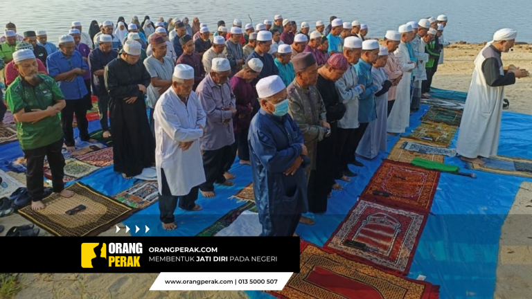 Seramai 100 Orang Tunaikan Solat Istisqa di Kampung Selamat Gunung Semanggol, Mohon Hujan Turun